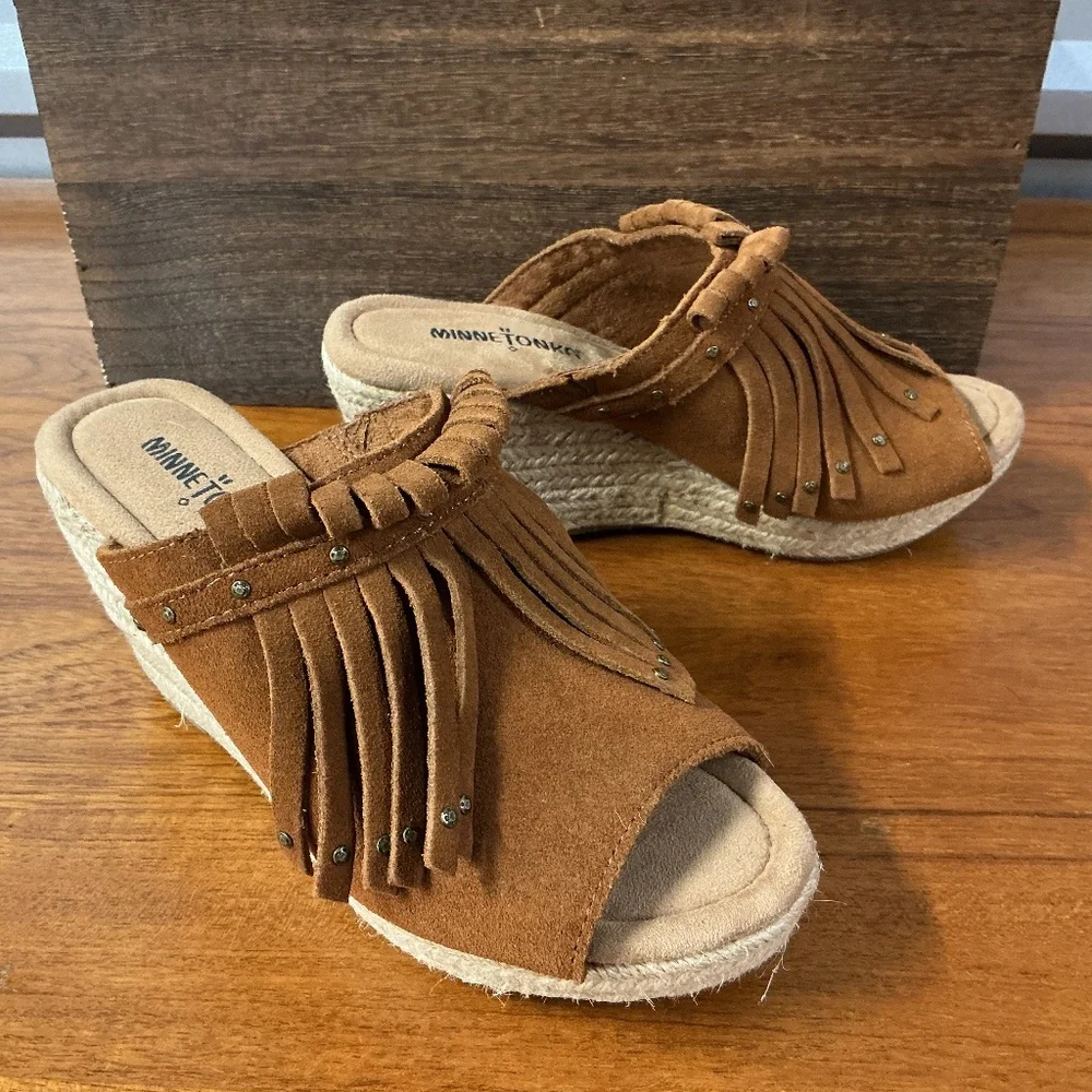 Minnetonka Women Brown Leather Studded Fringe Boho Espadrille Wedge Sandal Size